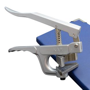 Corner puncher for corner protectors 