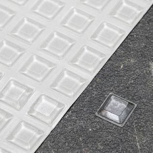 Ochrana nábytku, 12,7 X 12,7 mm, lichoběžník, samolepicí (242 kusů) 