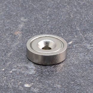 Hrncový magnet s otvorem a zapuštěním, neodymový 16 mm | poniklovaný  | 6.9 kg