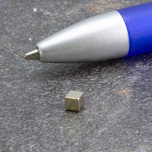 Magnetické kostky z neodymu, poniklované 3 x 3 x 3 mm 