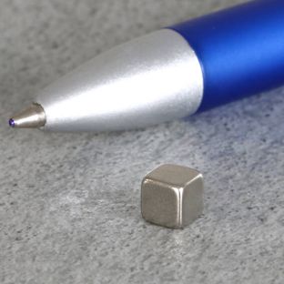 Magnetické kostky z neodymu, poniklované 5 x 5 x 5 mm 