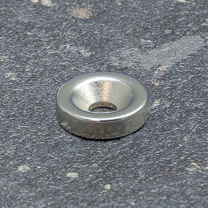 Kotoučové magnety z neodymu s otvorem a zapuštěním 15 mm