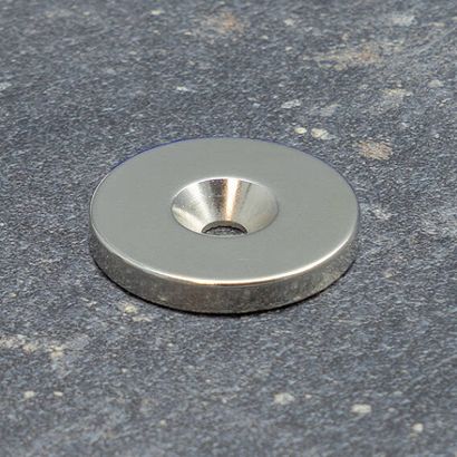 Kotoučové magnety z neodymu s otvorem a zapuštěním 27 mm