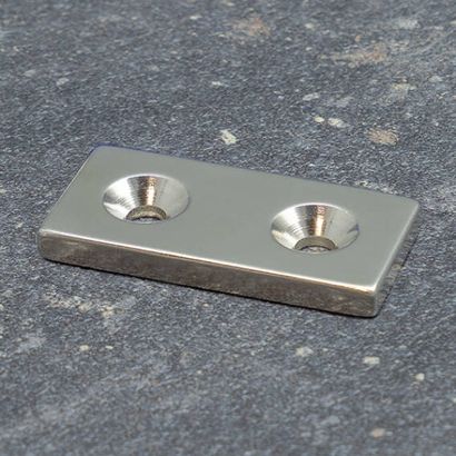 Kvádrové magnety z neodymu s otvorem a zapuštěním 40 x 20 mm 